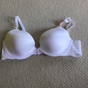Victoria's Secret White Smooth Molded T-Shirt Bra